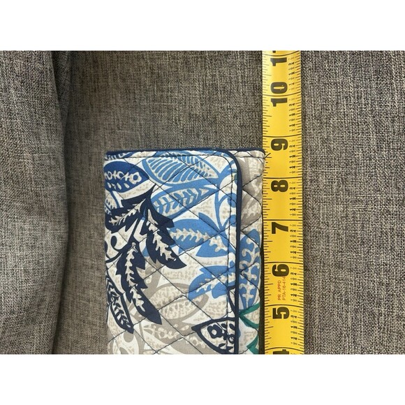 Vera Bradley Trifold Wallet In Santiago RFID Magnetic Closure - Picture 6 of 7